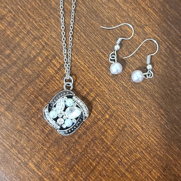 Paparazzi Necklace: Speaking Of Timeless Set - Picture 1 of 3